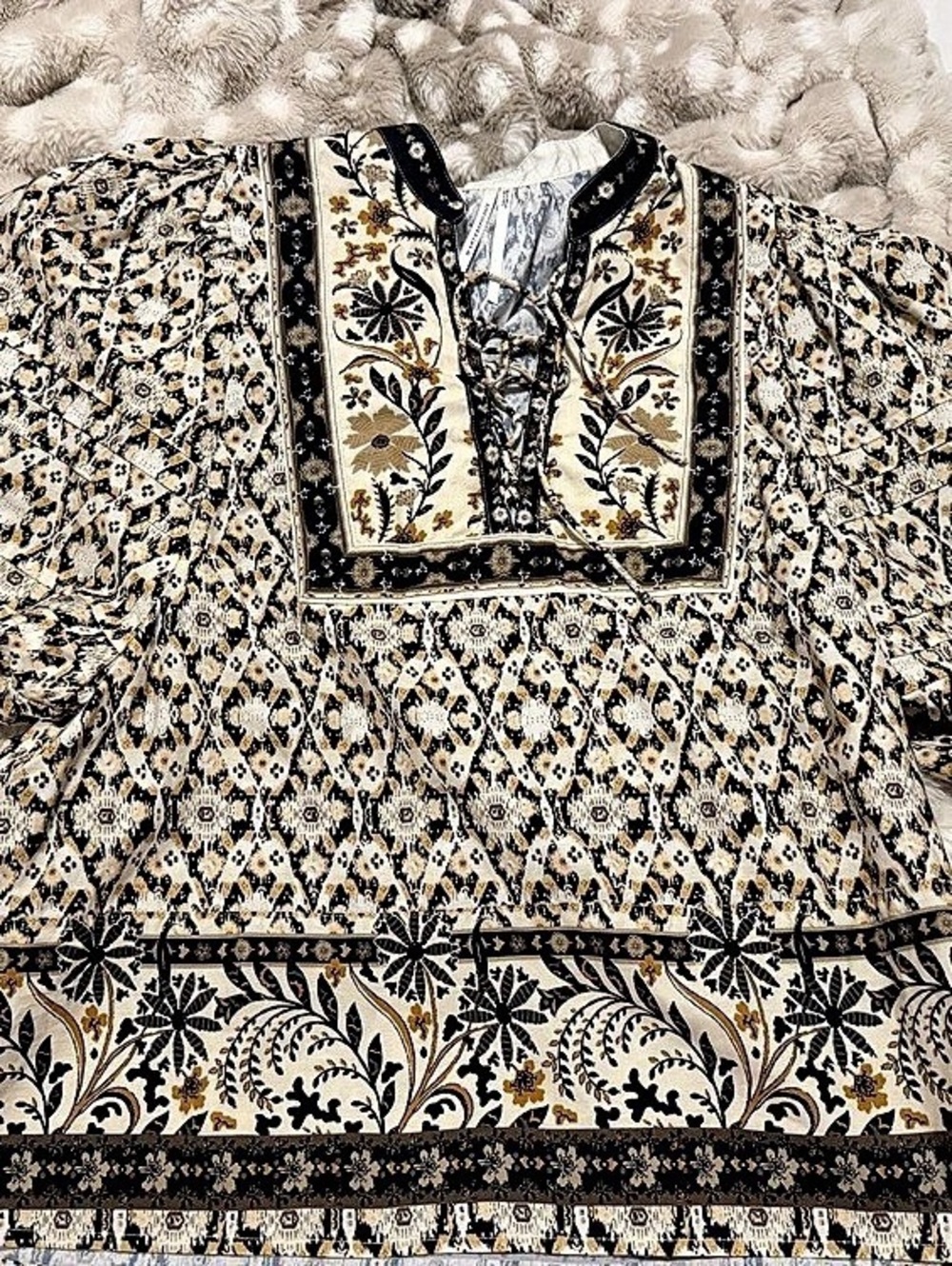 Anthropologie Geometric Blouse in Cream & Black Size Medium